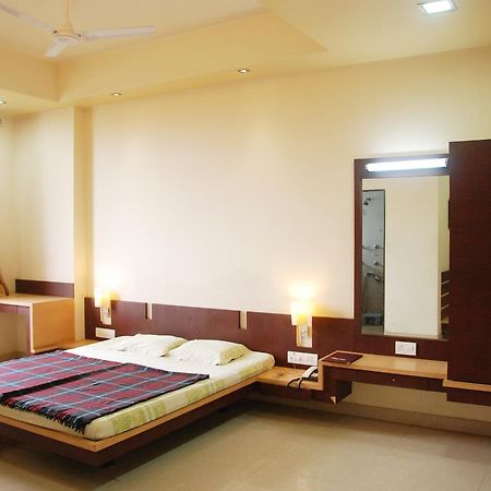 Hotel Lake View Satara Exterior photo