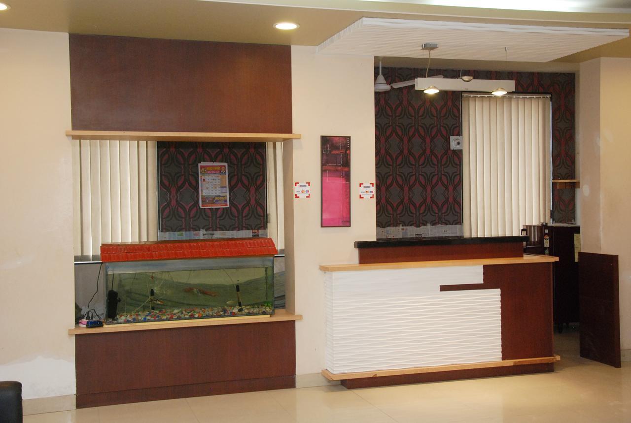 Hotel Lake View Satara Exterior photo