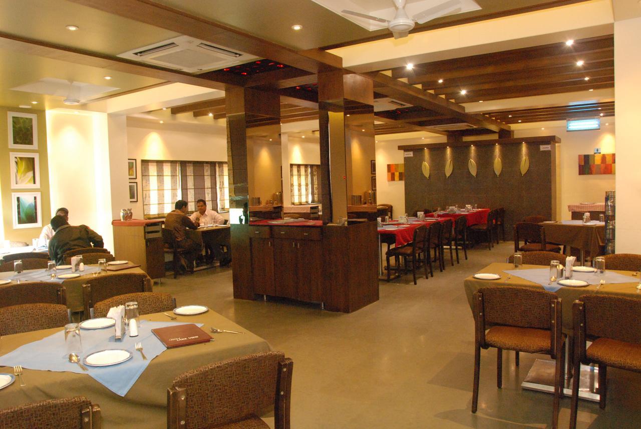 Hotel Lake View Satara Exterior photo